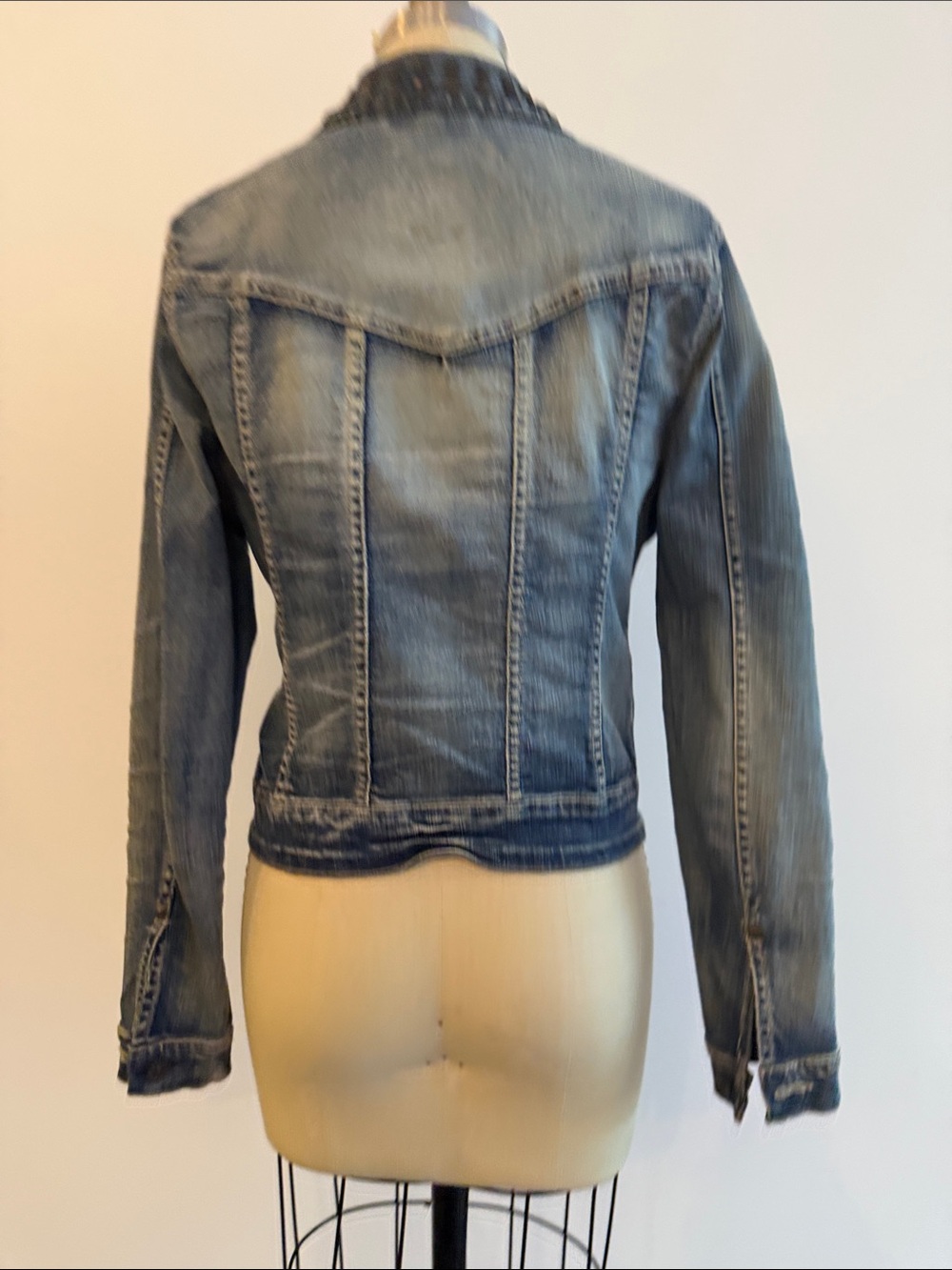 Vintage Americanino Studded-Collar Distressed Light Blue Denim Jacket - Picture 3 of 8